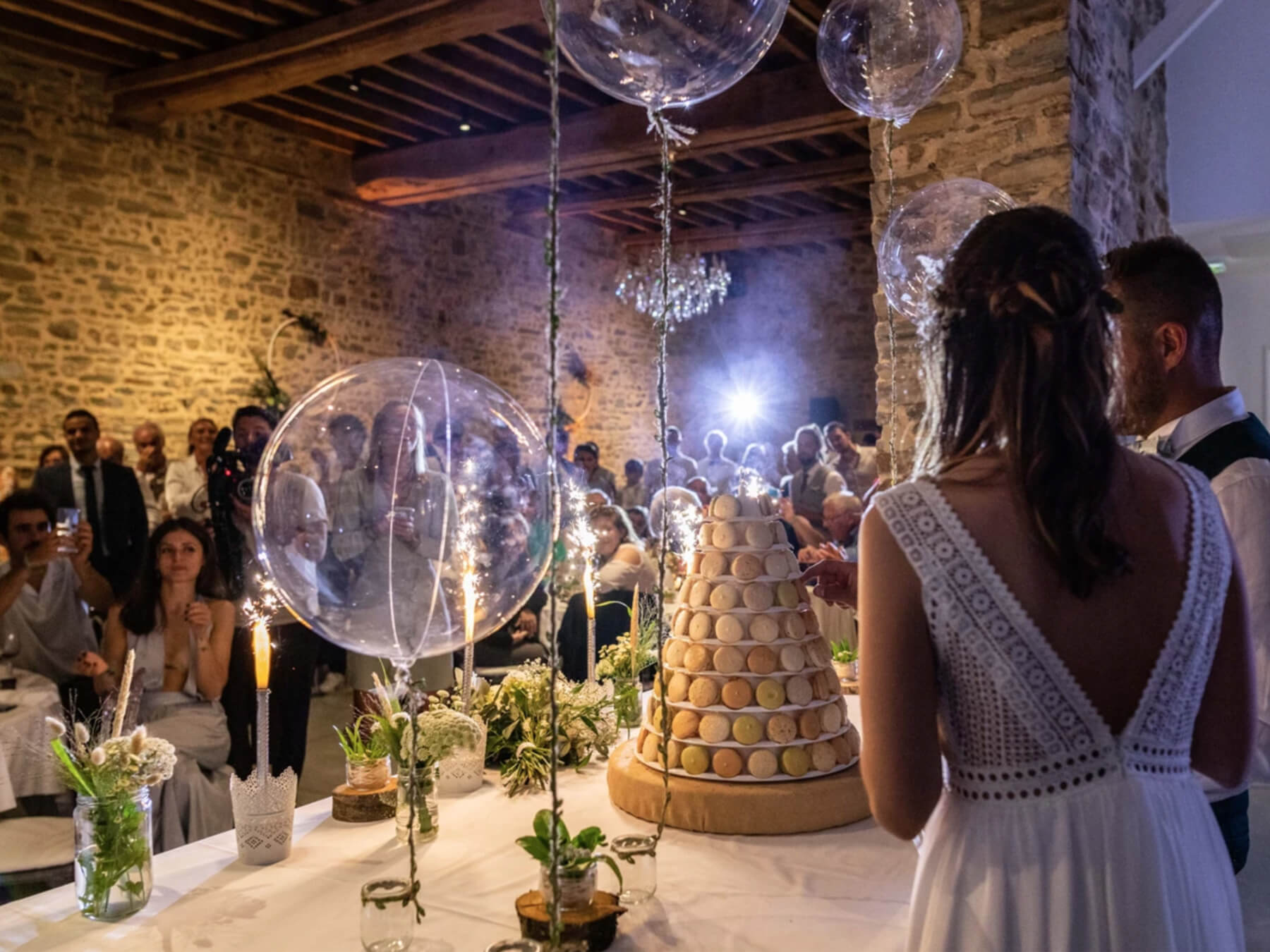 Sonorisation et éclairage pièce montée gâteau mariage dans un domaine